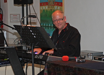 Burkhard Weidenbruch am Keyboard
